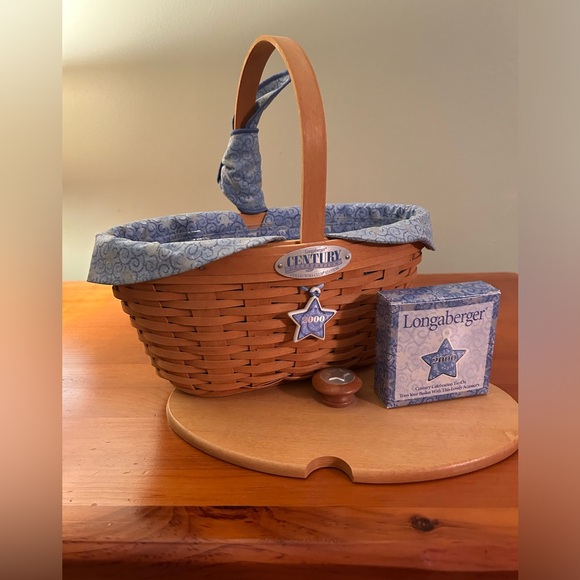 2000 Longaberger Century Basket (Collector’s Club) - Picture 5 of 8